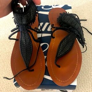 🍀Lucky Brand🍀 Black- thong- leather- woven strapped sandals